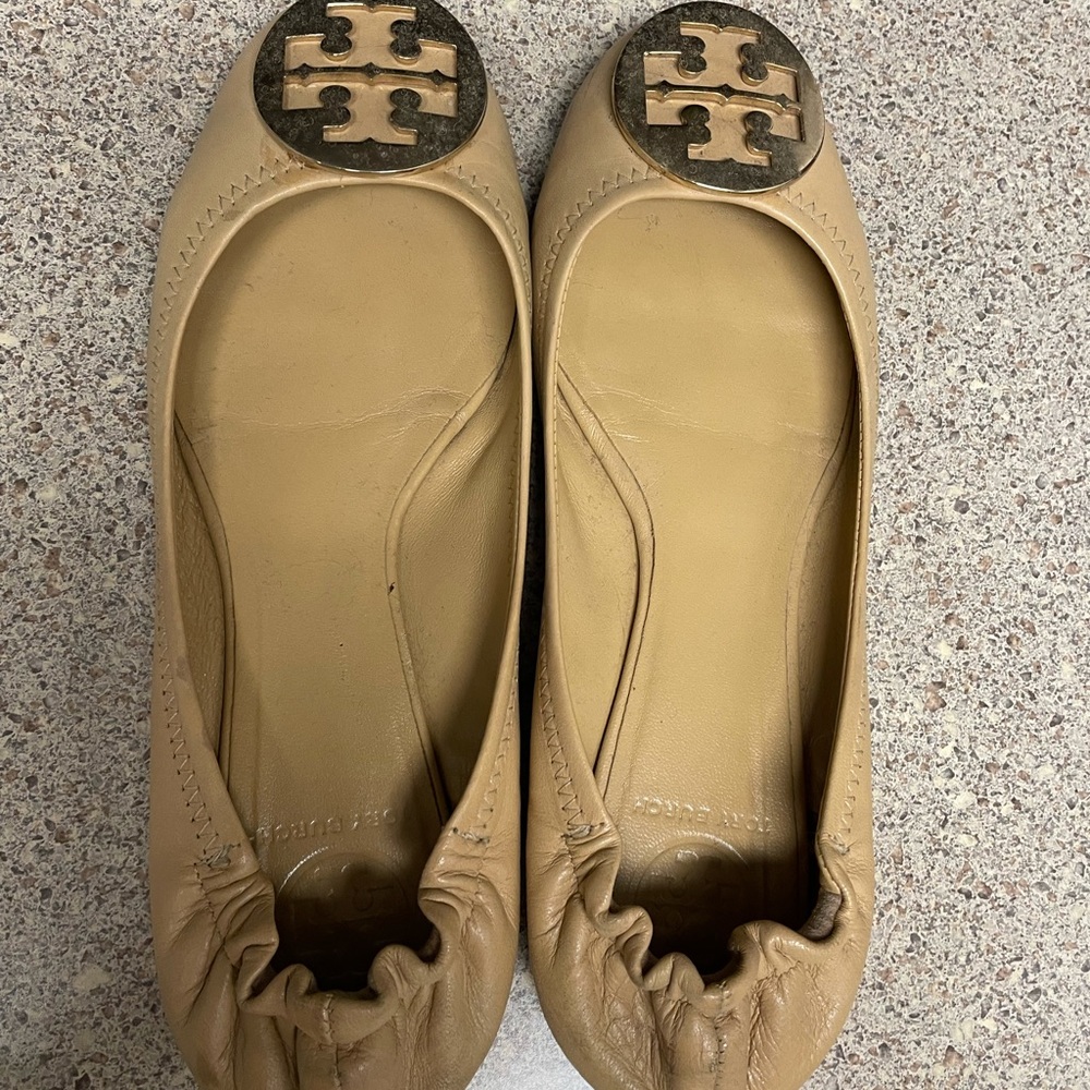 Tory Birch Beige Reva flats. Size 8.5.